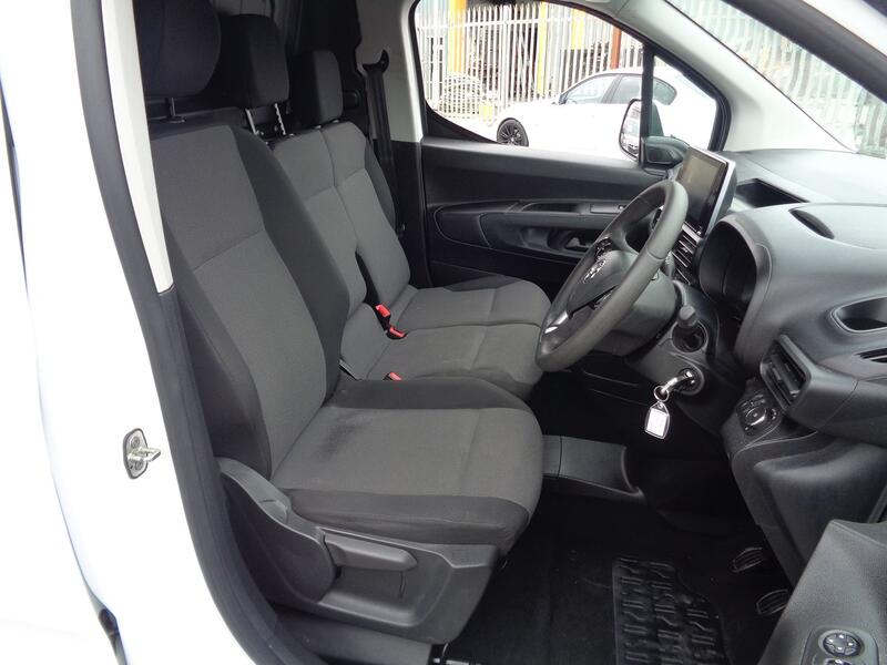 VAUXHALL COMBO 1.5 Turbo D 2300 Sportive 2019