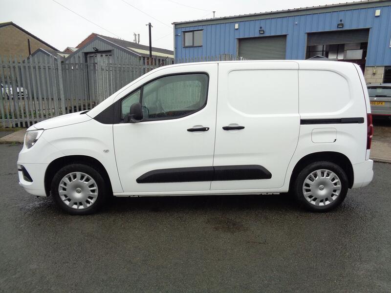 VAUXHALL COMBO 1.6 Turbo D 2000 Sportive 2019